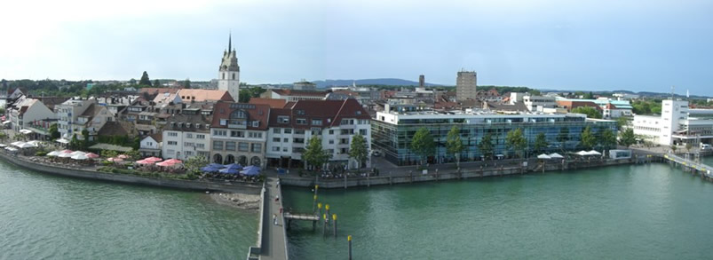 Panoramabild von Friedrichshafen vom Molenturm aus