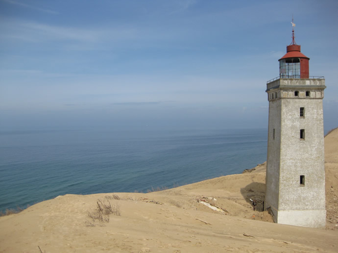 Der Leuchtturm Rubjerg Fyr wird bald im Meer versinken