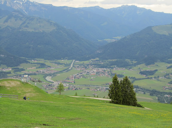 Blick ins Kössener Tal vom Unterberghorn aus
