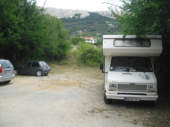 Parken mit dem Wohnmobil in Baska auf Krk