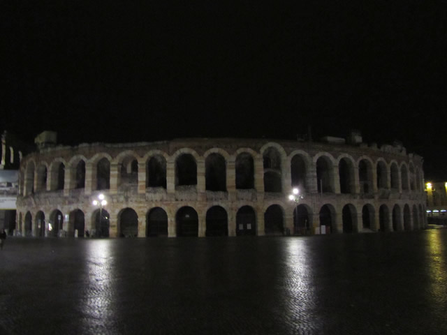 Die Arena von Verona am Abend