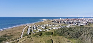 Küstenstreifen mit Camping Hirtshals am Meer